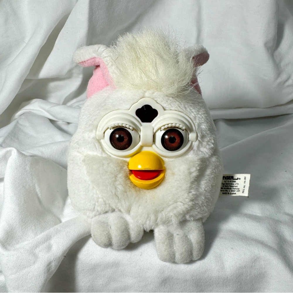 1999 Furby Buddies White  "Love Hug" Plush Bean Bag Tiger Electronic Animal